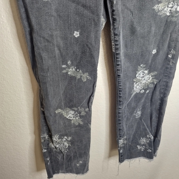 PAIGE Black Light Wash Hoxton Floral Print Straight Leg Jeans sz 28 - Picture 4 of 11